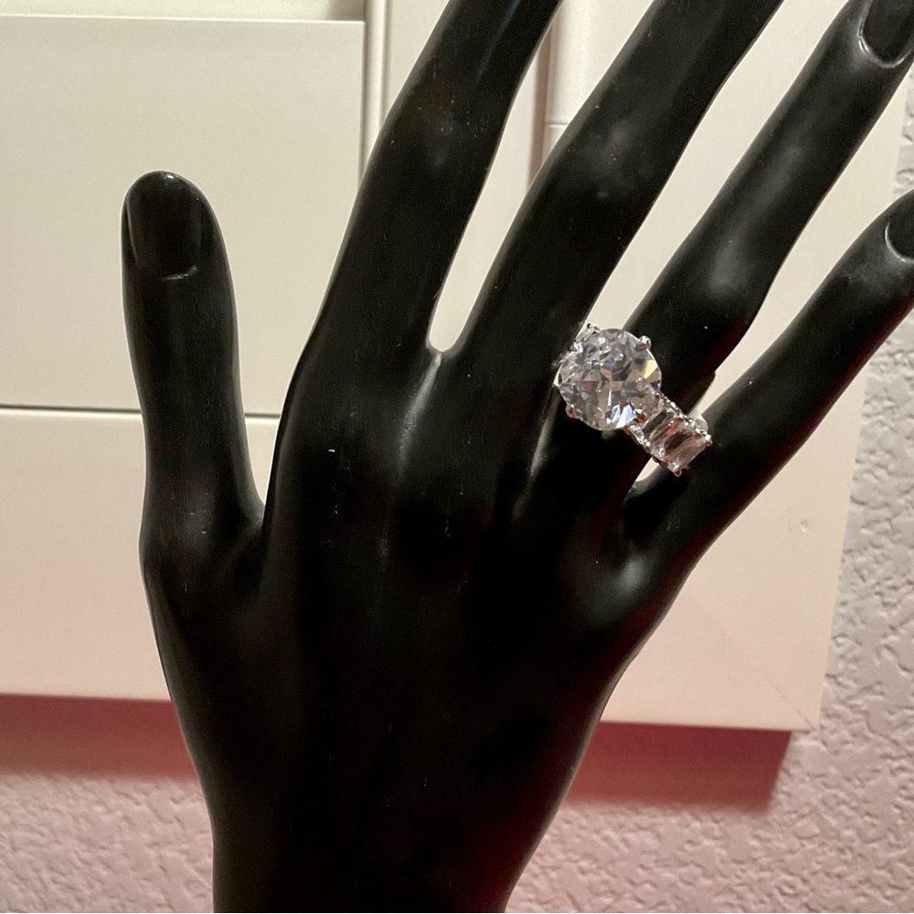 DIAMOND HANDMADE SIMULATED ENGAGEMENT RING 3.5 KARAT STERLING SILVER - Picture 4 of 12
